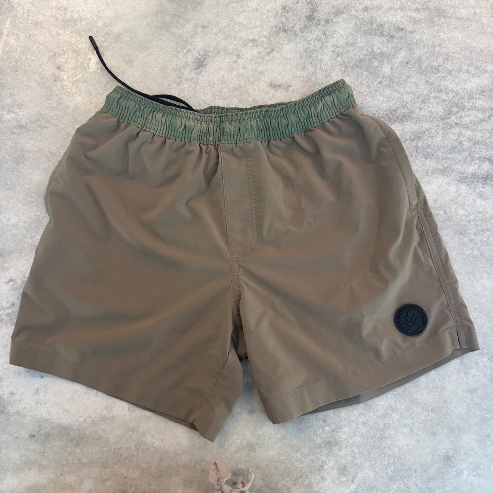 Chubbies hybrid gym/swim 5.5” Shorts with contrast waist, zippered pockets
